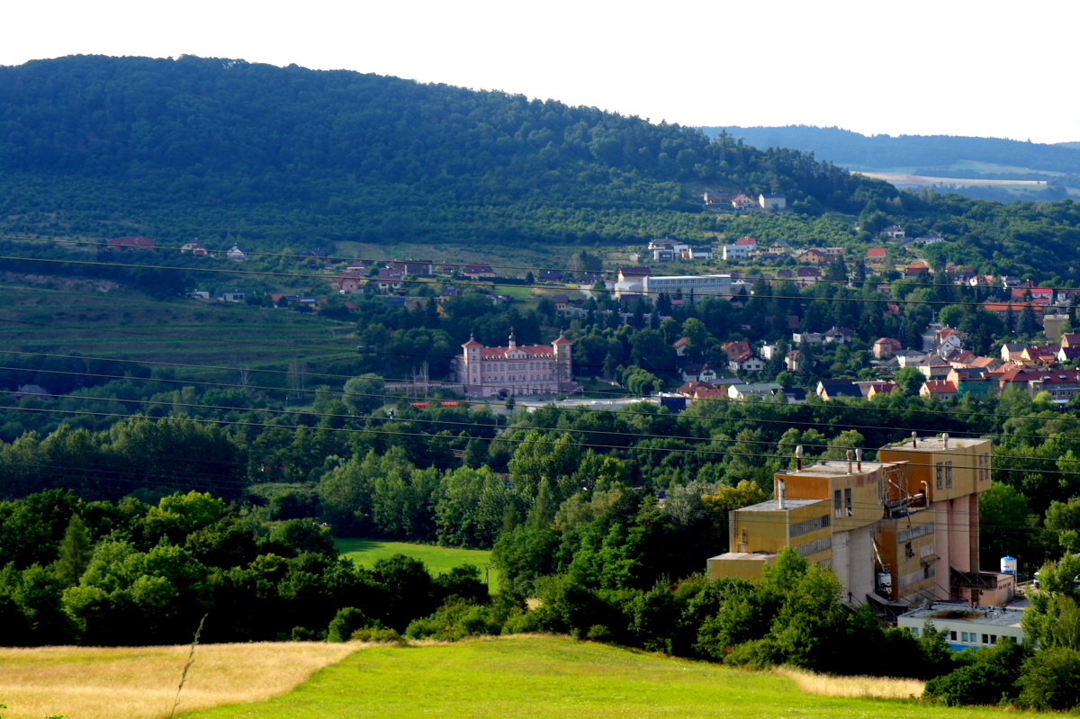 Pohled přes Loděnici do okolní krajiny